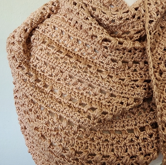 Beautiful Handmade Crocheted Wrap - Picture 4 of 6